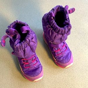Stride Rite Made2Play sneaker boots.